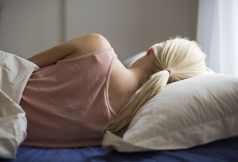 3 Formas naturales de dormir a pesar del dolor de cuello o espalda