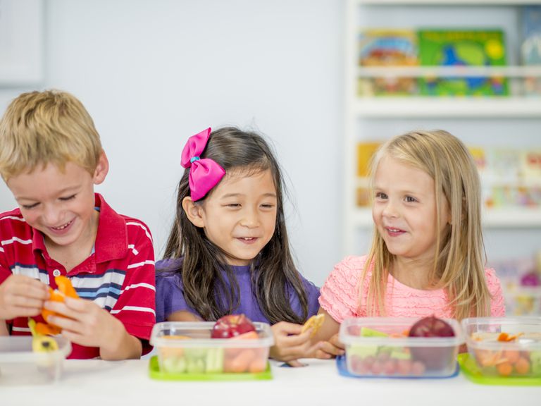 6 Maneras en que puede ayudar a los niños sin gluten a lidiar con la escuela