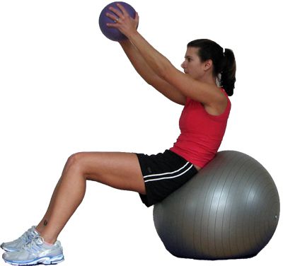 Abdominales, caderas y muslos con la pelota de ejercicios y la pelota medicinal