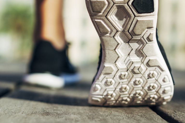 ¿Sus zapatos para caminar son lo suficientemente flexibles?