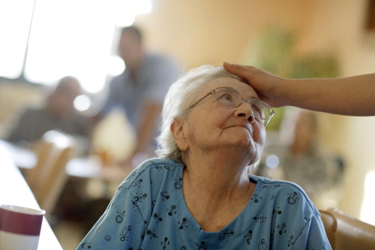 Beneficios de una Unidad de Demencia para Alguien con Alzheimer