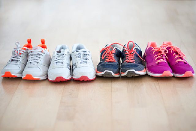Elegir los zapatos atléticos correctos para tus pies
