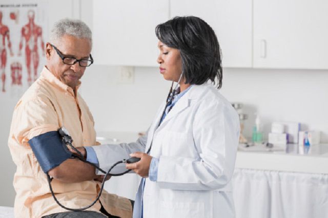 Conexión entre etnicidad y presión arterial alta