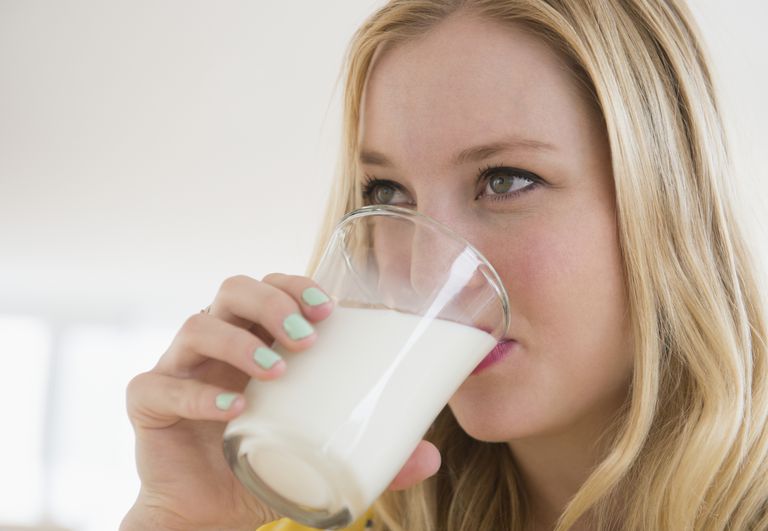 ¿La leche de vaca tiene colesterol?