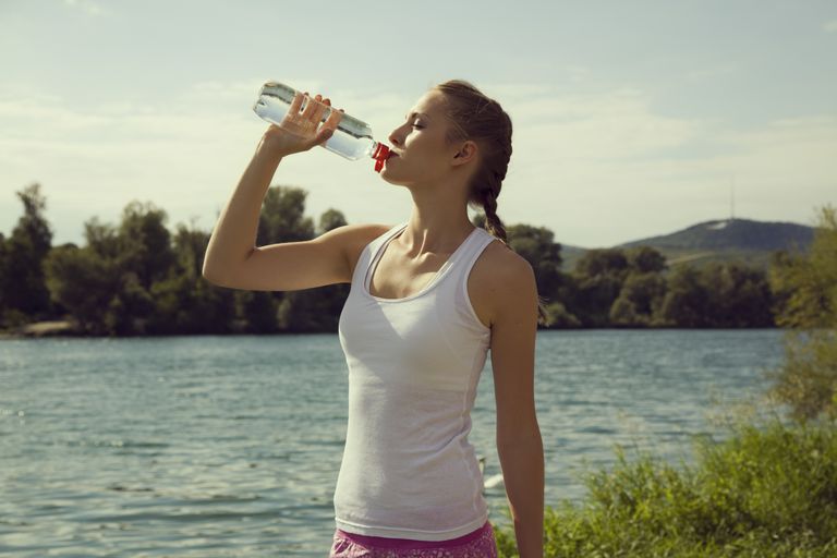 Beber más agua fría quema un poco más de calorías