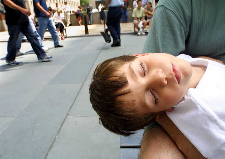 ¿Cómo afectan las grandes amígdalas el sueño de los niños causando ronquidos?