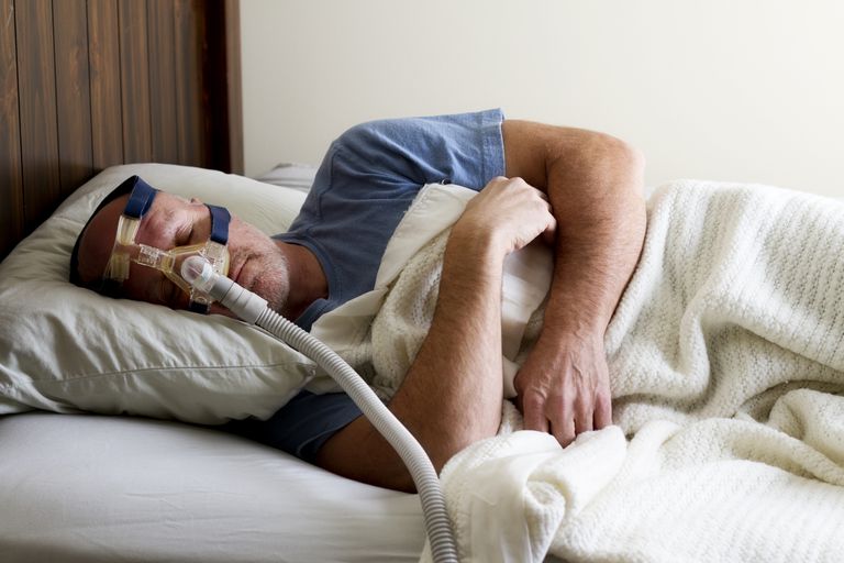 ¿Cómo funciona una máquina de CPAP para tratar la apnea del sueño?