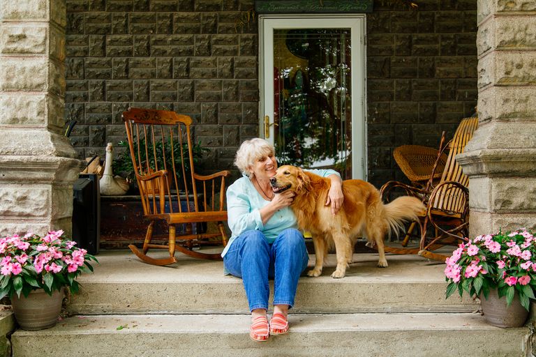 ¿Cómo beneficia la terapia con mascotas a las personas con demencia?