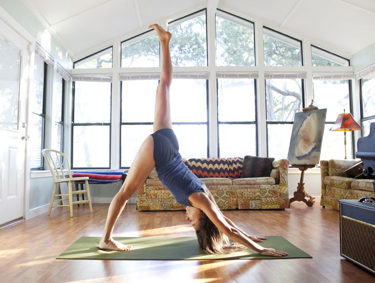 Cómo hacer un espacio para el yoga en casa
