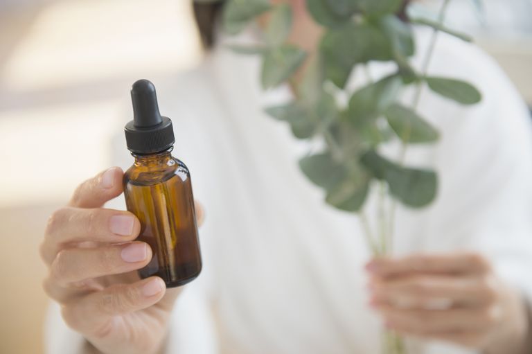 Cómo usar aceites esenciales para aromaterapia