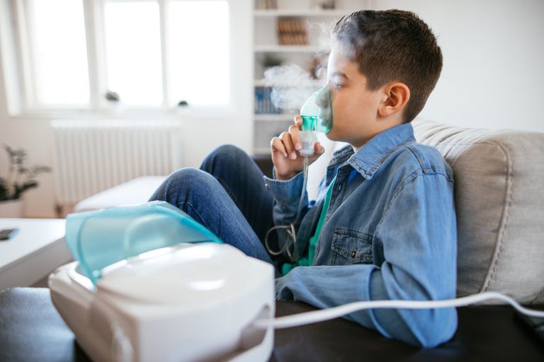 Cómo usar un nebulizador para el asma