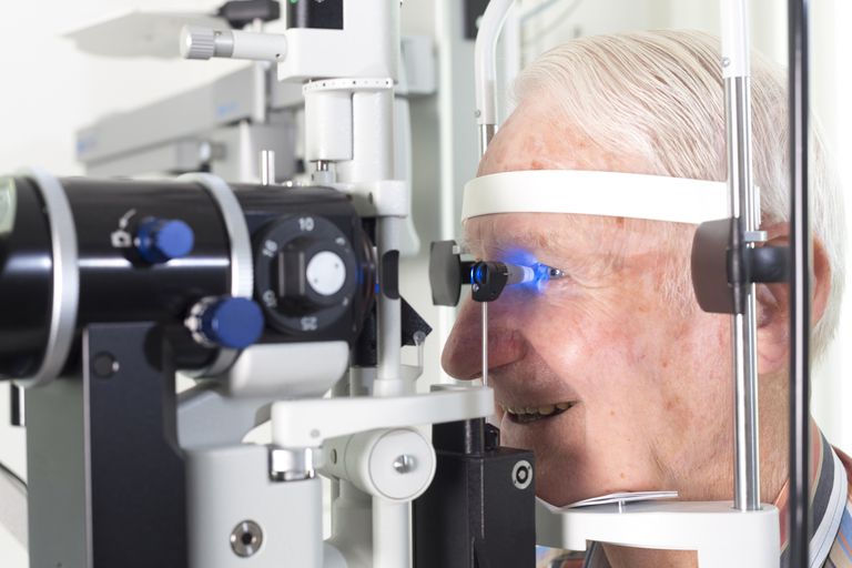 Cómo funciona la prueba de la presión ocular con tonometría
