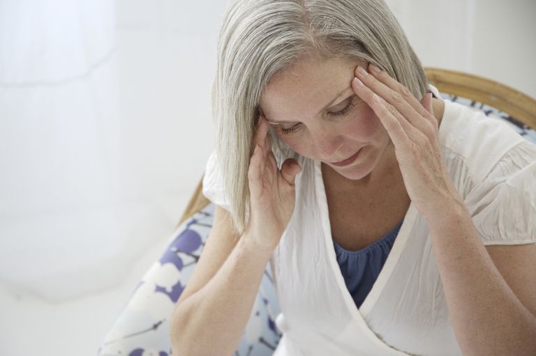 Mayor riesgo de dolores de cabeza como migrañosas cerca de la menopausia