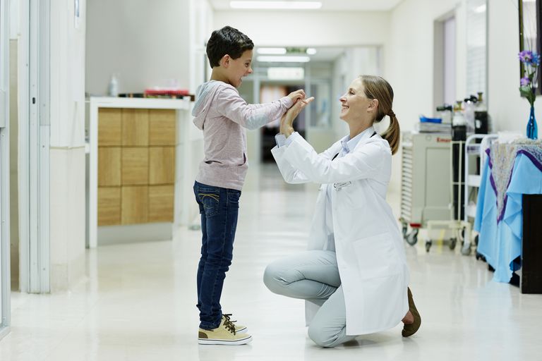 Trabajos médicos que trabajan con niños