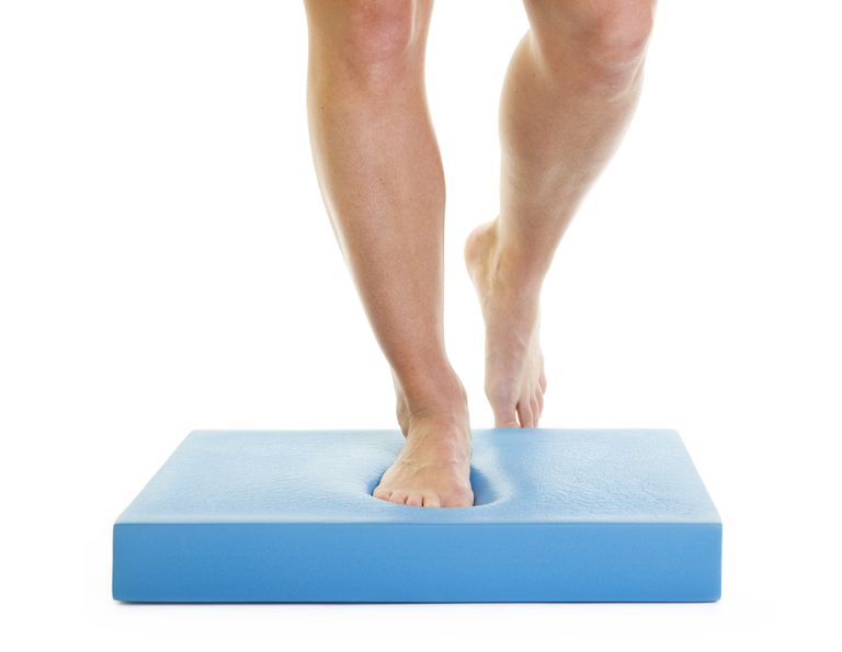 Ejercicio de la postura de una pierna para un mejor equilibrio