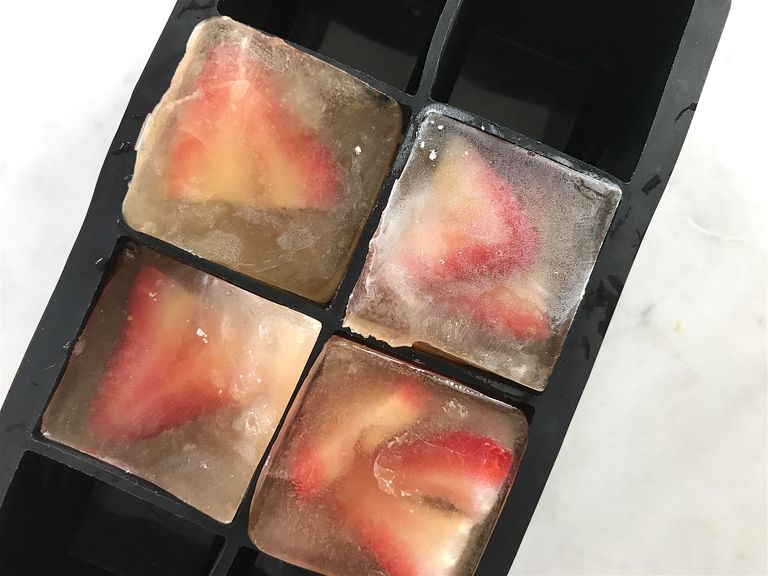 Cubitos de hielo de té verde de fresa
