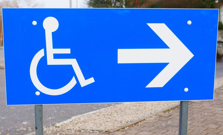 Viajar con una silla de ruedas: los pros, los contras y cómo planificar
