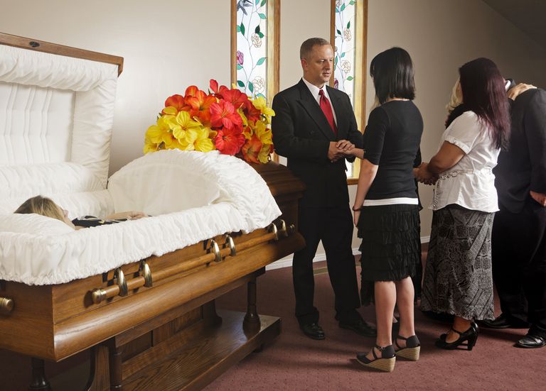 Despertar frente a las visitas en un servicio fúnebre Con Preocupaciones al final de la vida