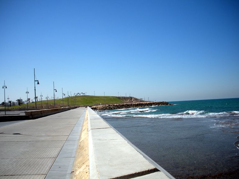 Caminando por el paseo marítimo de Tel Aviv a Jaffa (Yafo) Israel