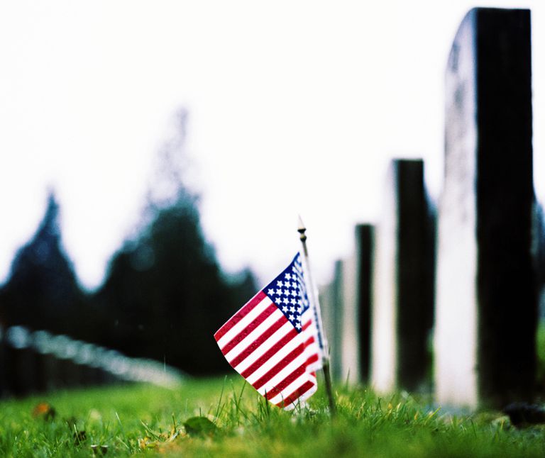 Formas de honrar a un veterano fallecido en el Día de los Caídos Con Preocupaciones por el final de la vida