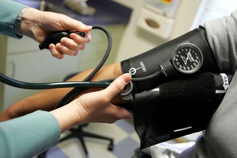 ¿Qué significan las lecturas de presión arterial de mi hijo?