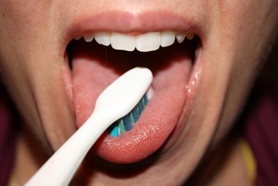 ¿Cuál es la forma correcta de cepillarse los dientes?
