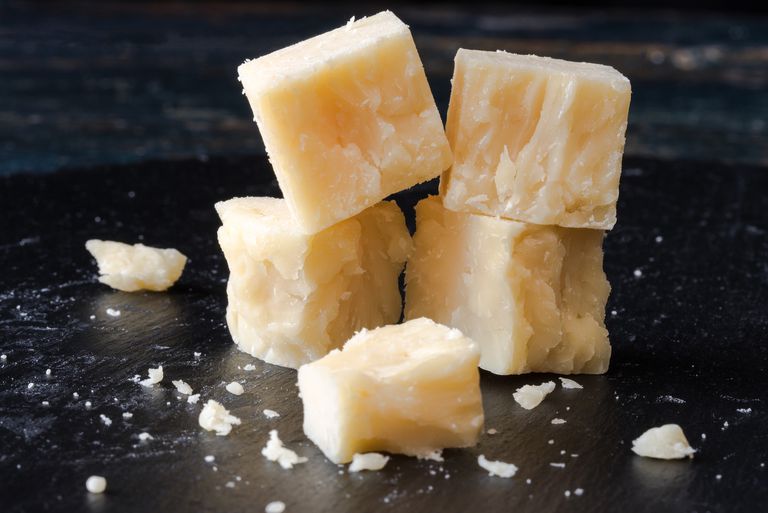 ¿Qué quesos son más bajos en colesterol y grasa?