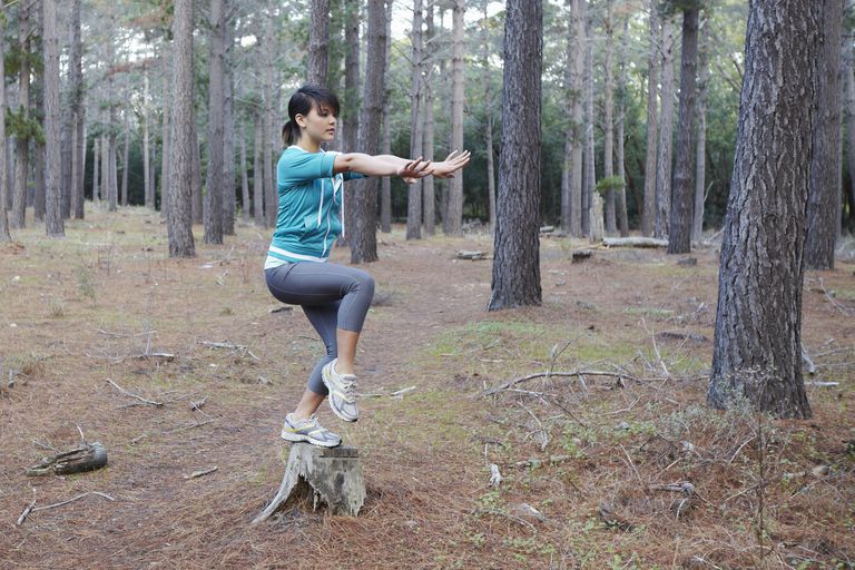 10 Maneras divertidas de agregar ejercicios de equilibrio a sus caminatas