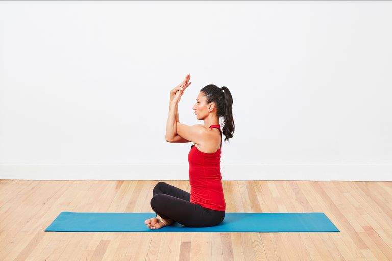 10 Poses para Ayudarte a Calentar para Yoga