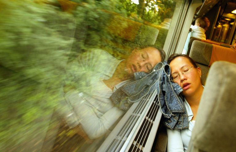 10 Tratamientos principales para ayudar a evitar la somnolencia cuando se priva del sueño