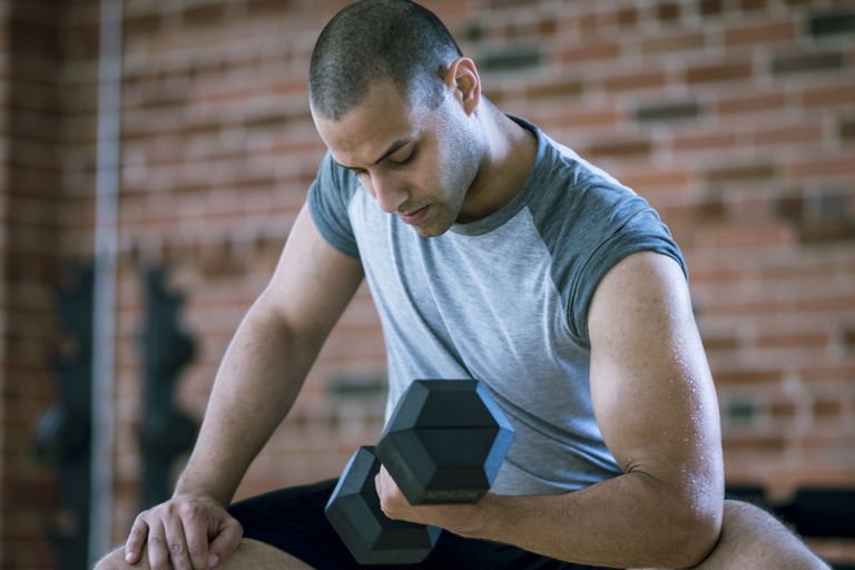 4 Principios básicos de entrenamiento de fuerza para desarrollar músculo
