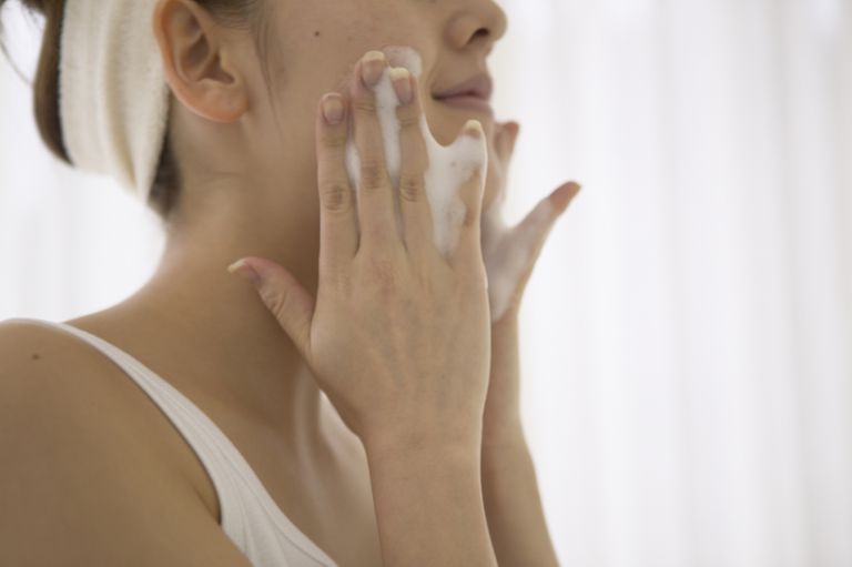 6 Mejores jabones y limpiadores para la piel propensa al acné