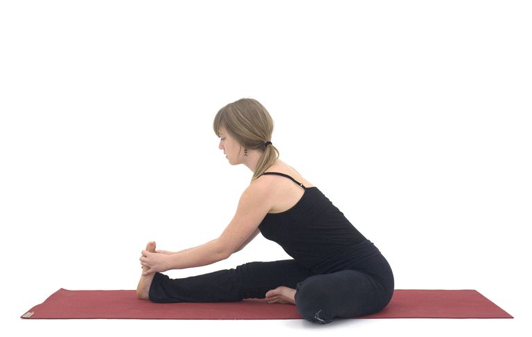 6 Posturas de yoga para su período Dis Trastornos menstruales