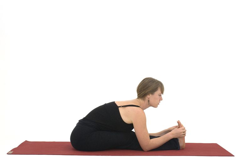 6 Posturas de yoga para su período Dis Trastornos menstruales