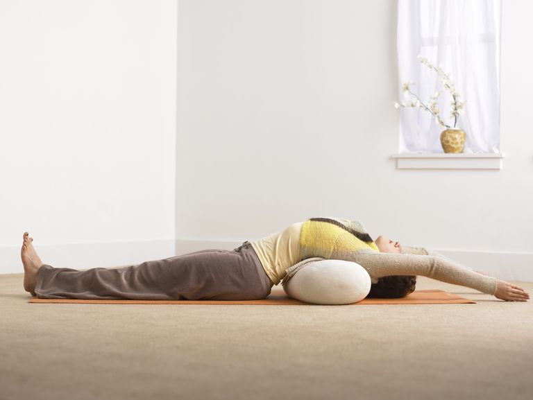 6 Yoga restaurativo clásico Poses para la práctica en el hogar