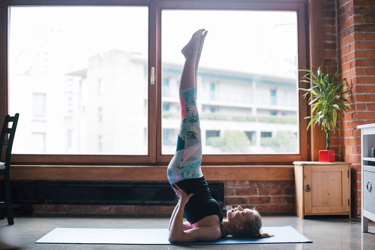 7 Posturas de yoga para su entrenamiento de Pilates