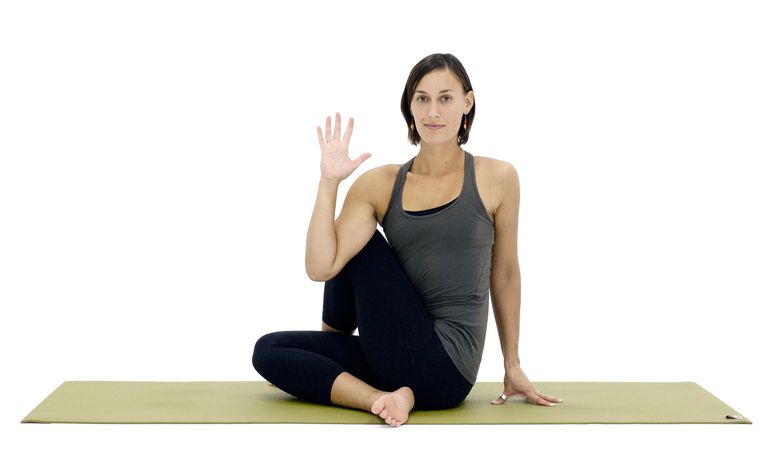 Posturas de yoga sentado básico y avanzado