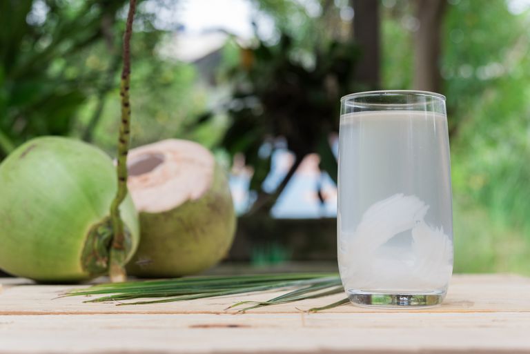 Los beneficios del agua de coco