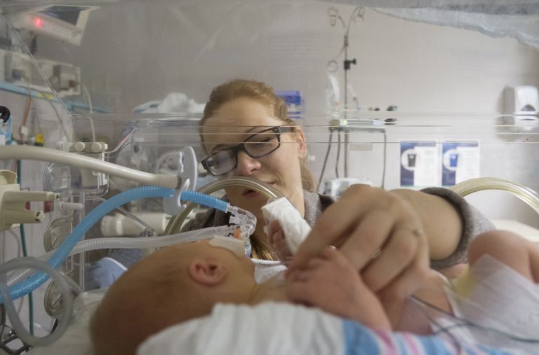 Salud de los niños dys Disfunción broncopulmonar o DBP es un tipo de enfermedad pulmonar que afecta a bebés prematuros que necesitan apoyo respiratorio después del nacimiento. La DBP es una forma de enfermedad pulmonar crónica o EPC.