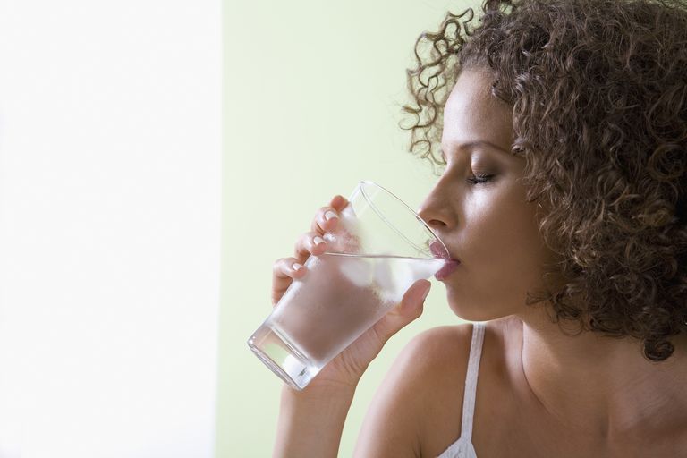 ¿Beber agua fría puede causar cáncer?