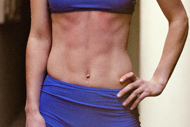¿Puedes esculpir un abdomen fuerte y sexy con ejercicio?