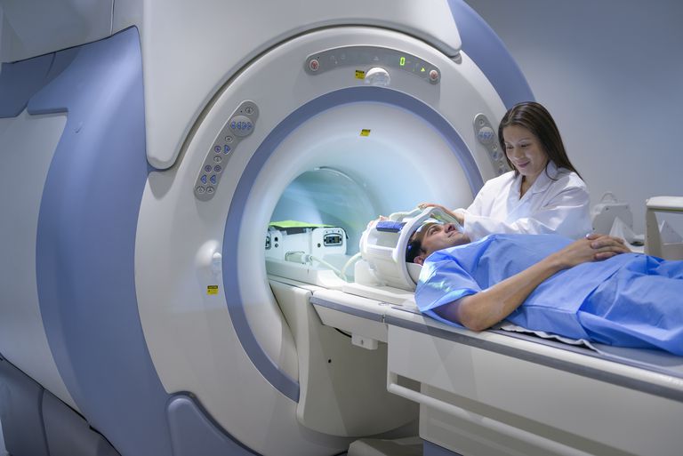 Tomografía computarizada, resonancia magnética y tomografías PET para el melanoma