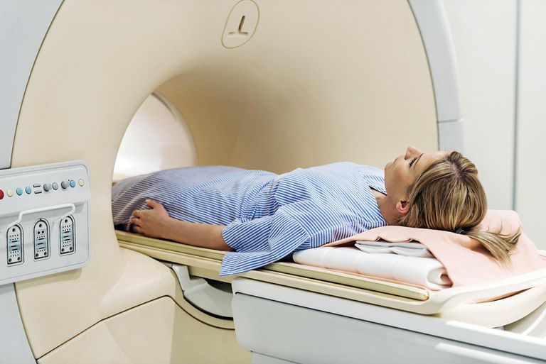 ¿Necesito una MRI o una radiografía antes de comenzar la terapia física?