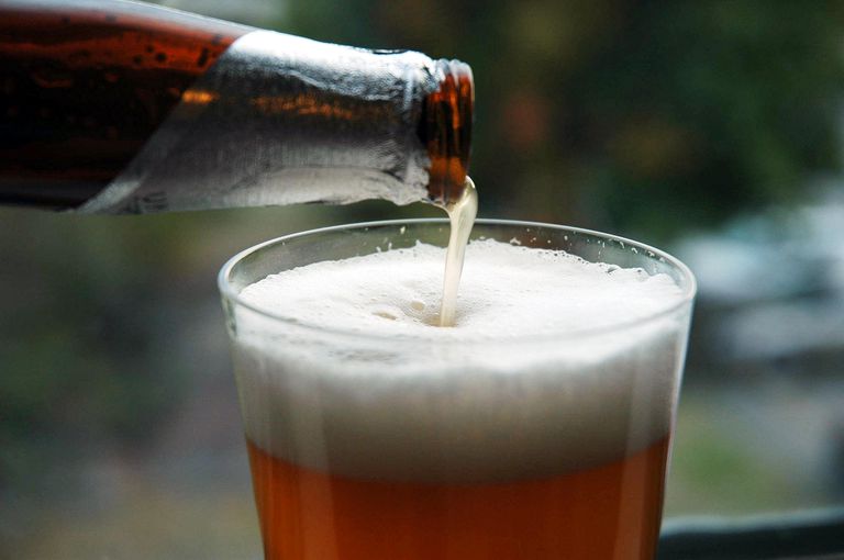 ¿Beber alcohol causa cirrosis?