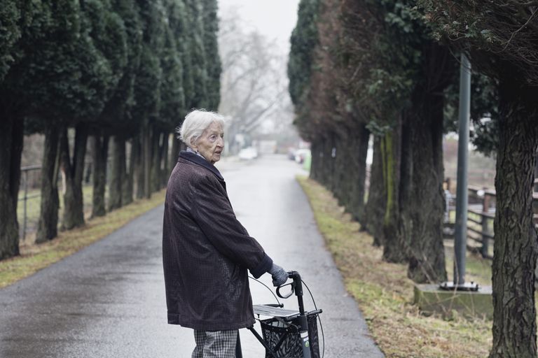Alarmas en las puertas para caminar en la enfermedad de Alzheimer y la demencia