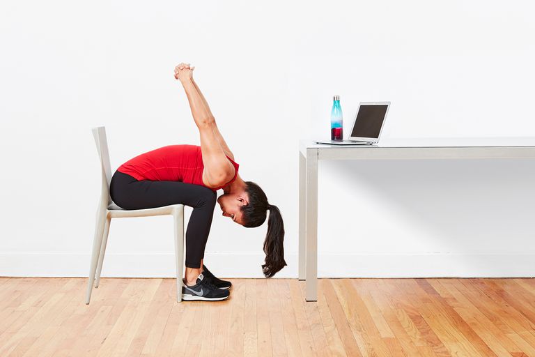 Grandes estiramientos de yoga que puedes hacer en tu escritorio