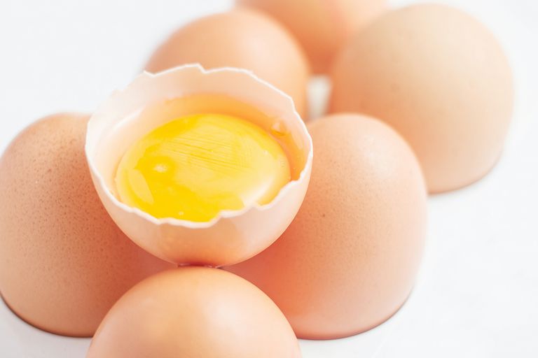 Manipule los huevos con seguridad para evitar enfermedades transmitidas por los alimentos
