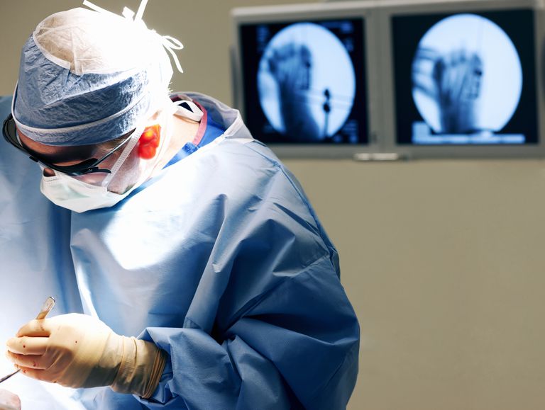 ¿Cuántas cirugías hacen que un cirujano sea un experto?