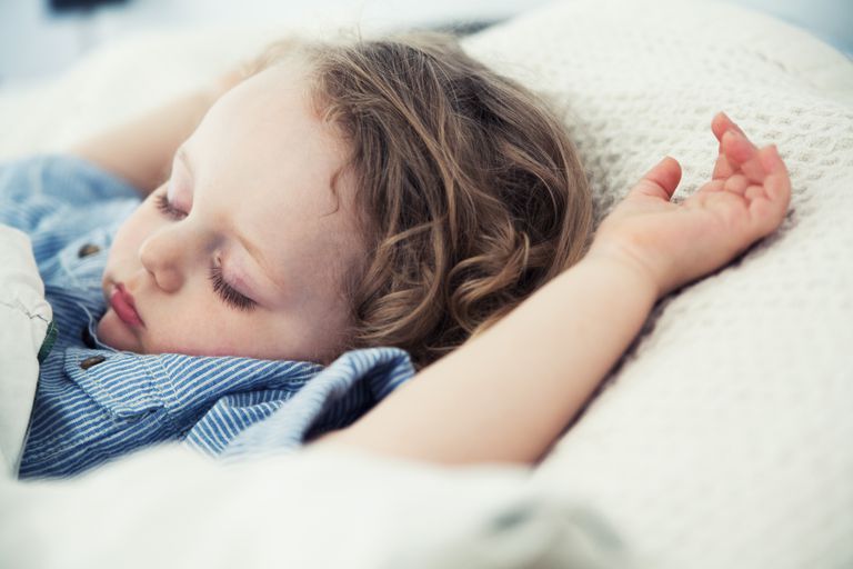 ¿Cuánto tiempo deben dormir los niños pequeños de 2 años?