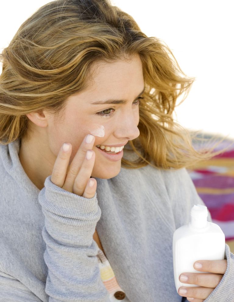 Cómo elegir un protector solar para la piel propensa al acné